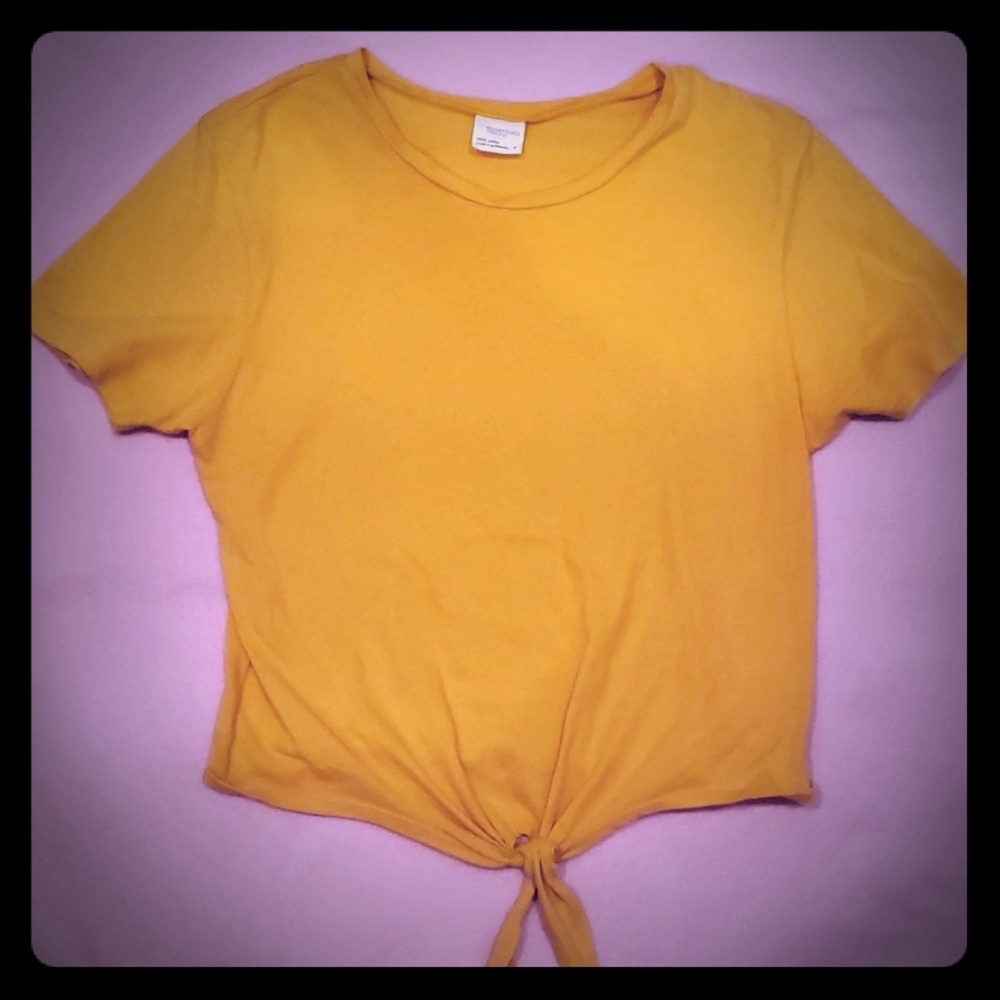 Yellow short sleeve shirt